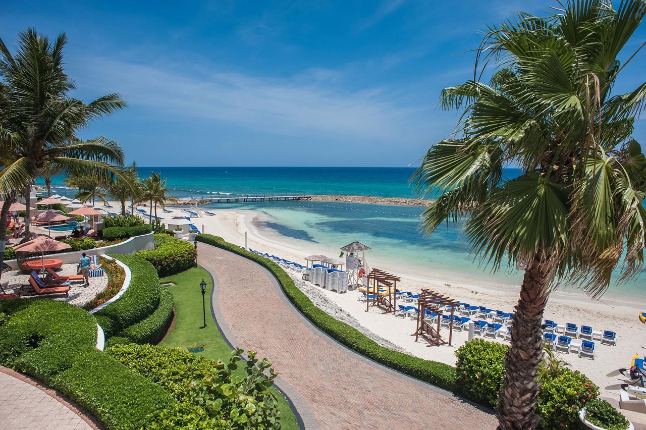 Palmyra Luxury Beach Condos Монтего-Бей Екстер'єр фото