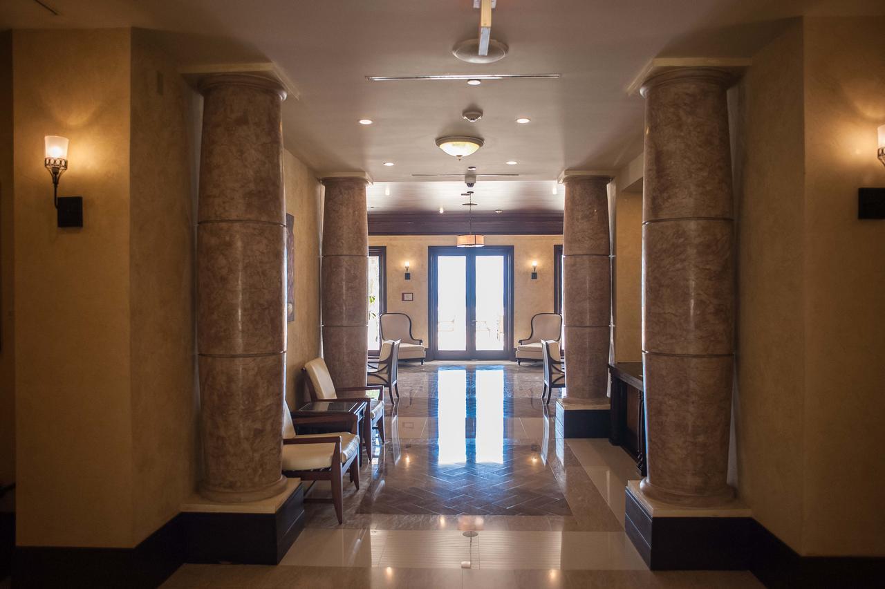 Palmyra Luxury Beach Condos Монтего-Бей Екстер'єр фото